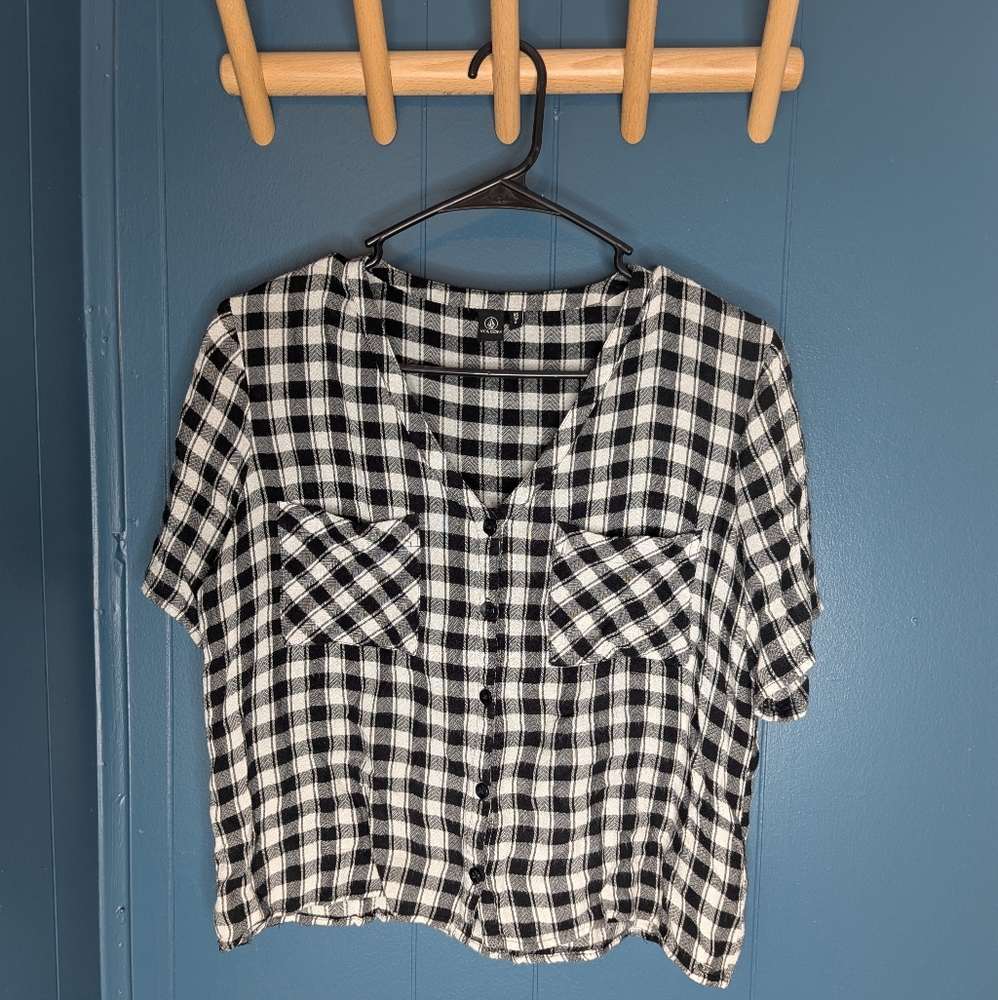 Volcom women's Black and White Plaid Button-Up Shirt